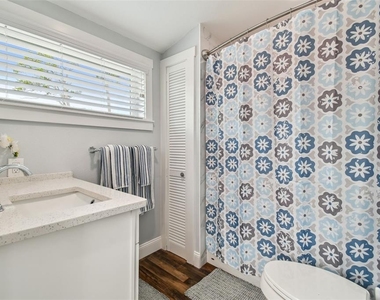 602 1/2 Skinner Boulevard - Photo Thumbnail 17