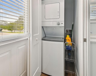 602 1/2 Skinner Boulevard - Photo Thumbnail 21