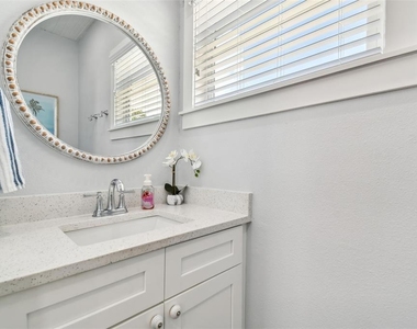 602 1/2 Skinner Boulevard - Photo Thumbnail 7