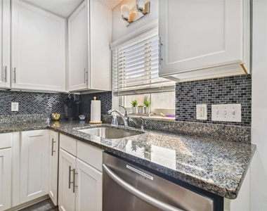 1523 Bayshore Boulevard - Photo Thumbnail 6