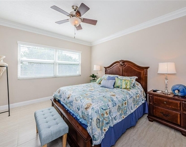 880 Mandalay Avenue - Photo Thumbnail 11
