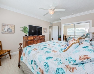 880 Mandalay Avenue - Photo Thumbnail 12