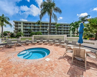5901 Bahia Del Mar Circle - Photo Thumbnail 18