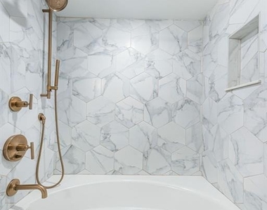 5901 Bahia Del Mar Circle - Photo Thumbnail 11