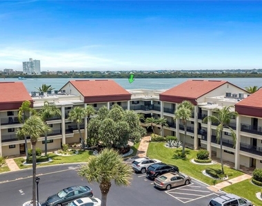 868 Bayway Boulevard - Photo Thumbnail 3
