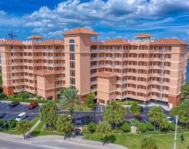 530 S Gulfview Boulevard - Photo Thumbnail 2