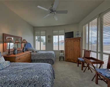 10 Papaya Street - Photo Thumbnail 19