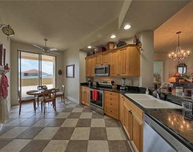 10 Papaya Street - Photo Thumbnail 8