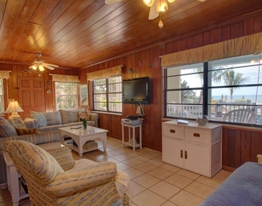 19646 Gulf Boulevard - Photo Thumbnail 8