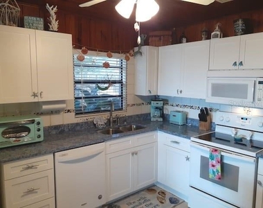 19646 Gulf Boulevard - Photo Thumbnail 6