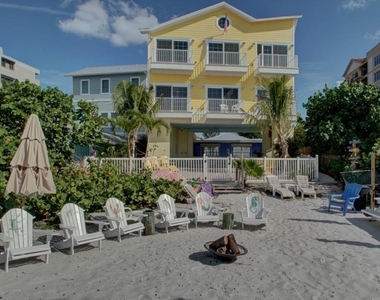 19646 Gulf Boulevard - Photo Thumbnail 4