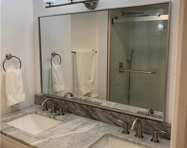 880 Mandalay Avenue - Photo Thumbnail 9