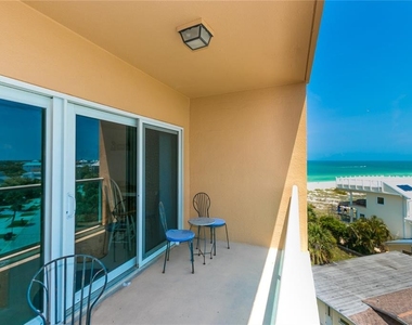 880 Mandalay Avenue - Photo Thumbnail 4