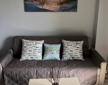 880 Mandalay Avenue - Photo Thumbnail 11