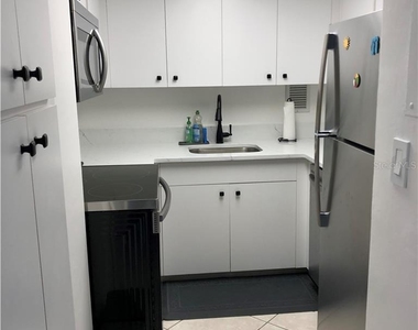 880 Mandalay Avenue - Photo Thumbnail 6