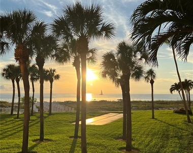 880 Mandalay Avenue - Photo Thumbnail 19