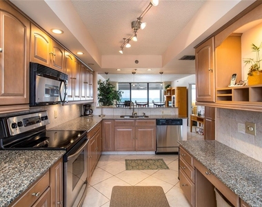 17940 Gulf Boulevard - Photo Thumbnail 8