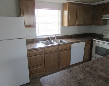463 76th Avenue N - Photo Thumbnail 5