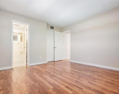 2525 West Bay Drive - Photo Thumbnail 9