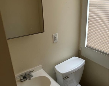 111 S Newport Avenue - Photo Thumbnail 7