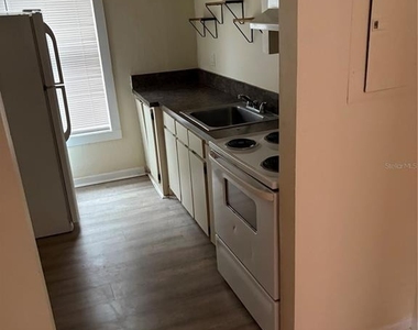 111 S Newport Avenue - Photo Thumbnail 4