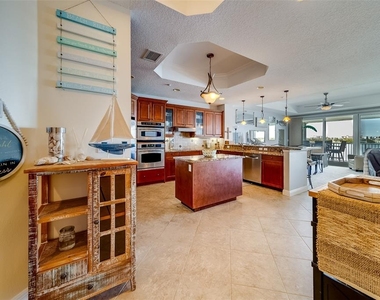 17745 Gulf Boulevard - Photo Thumbnail 10