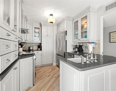 200 1st Avenue - Photo Thumbnail 12