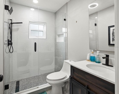 8303 Bardmoor Boulevard - Photo Thumbnail 15