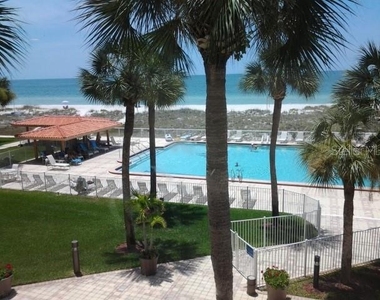 880 Mandalay Avenue - Photo Thumbnail 5
