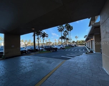 880 Mandalay Avenue - Photo Thumbnail 6