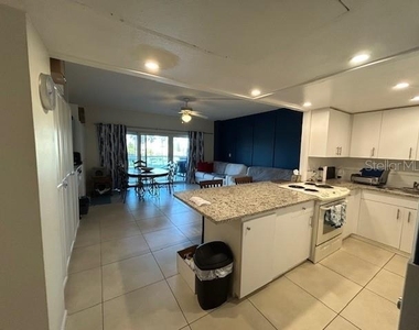 880 Mandalay Avenue - Photo Thumbnail 20