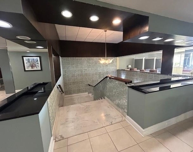 880 Mandalay Avenue - Photo Thumbnail 16