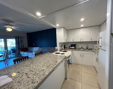 880 Mandalay Avenue - Photo Thumbnail 24
