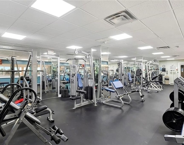 880 Mandalay Avenue - Photo Thumbnail 10