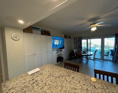880 Mandalay Avenue - Photo Thumbnail 23