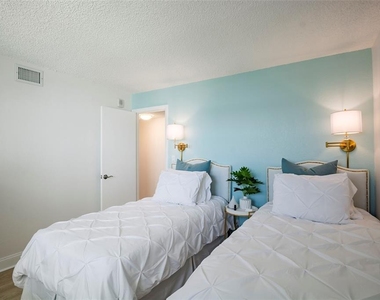 1230 Gulf Boulevard - Photo Thumbnail 16