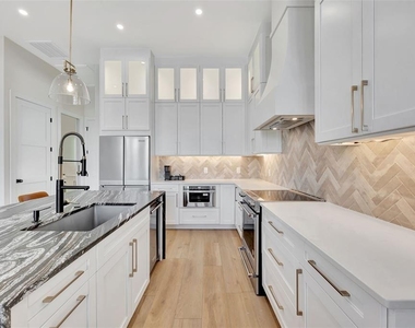341 Albert Street - Photo Thumbnail 9