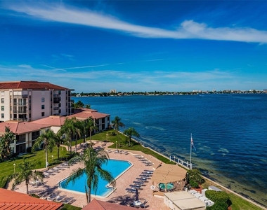 6051 Sun Boulevard - Photo Thumbnail 3