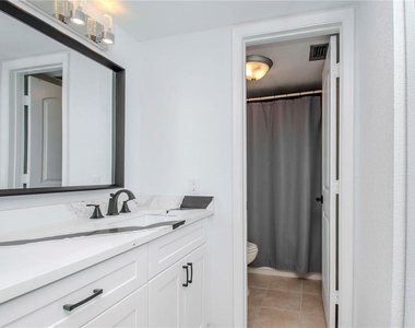 6361 Bahia Del Mar Boulevard - Photo Thumbnail 15