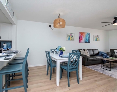 6361 Bahia Del Mar Boulevard - Photo Thumbnail 9
