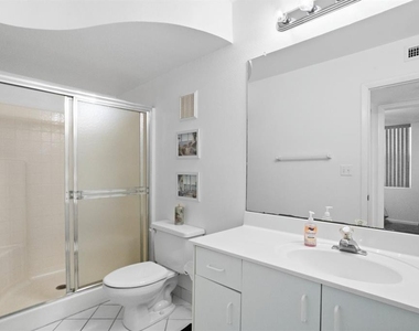 6093 Bahia Del Mar Circle - Photo Thumbnail 24