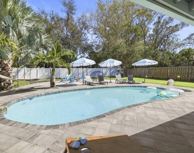 10075 W Bay Street - Photo Thumbnail 16