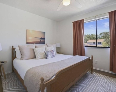 10075 W Bay Street - Photo Thumbnail 2
