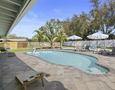 10075 W Bay Street - Photo Thumbnail 15
