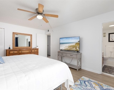 11000 Gulf Boulevard - Photo Thumbnail 13