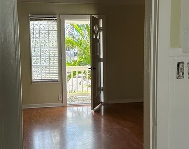 109 Hibiscus Street - Photo Thumbnail 3