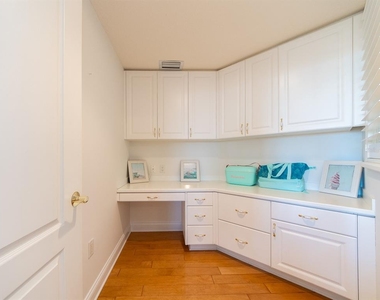 521 Mandalay Avenue - Photo Thumbnail 5