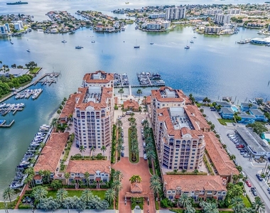 521 Mandalay Avenue - Photo Thumbnail 1