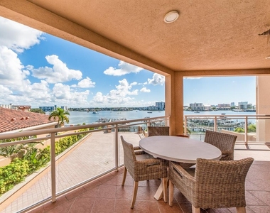 521 Mandalay Avenue - Photo Thumbnail 9