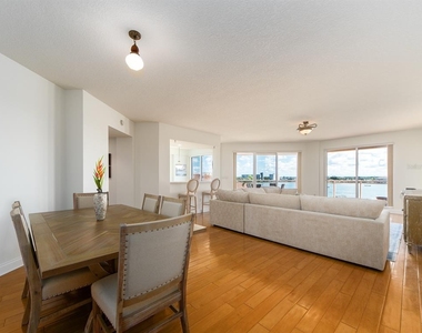 521 Mandalay Avenue - Photo Thumbnail 3